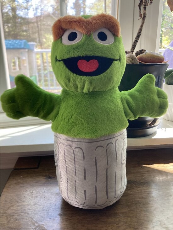 Just Play Other - Sesame Street Oscar The Grouch Plush Toy In Trash Can 2023 Just Play